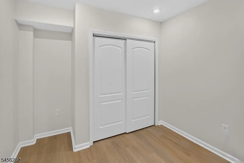 Photo of 893 Lakehurst Ave