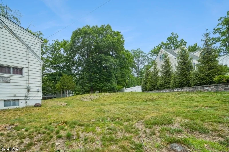 Photo of 72 Lake Dr East