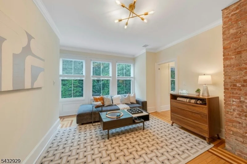 Photo of 42 Llewellyn Rd
