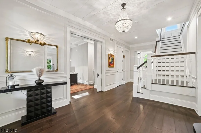 Photo of 77 Kent Place Blvd