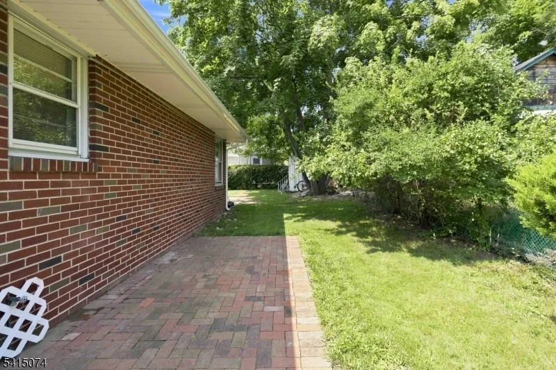 Photo of 1 Roy St