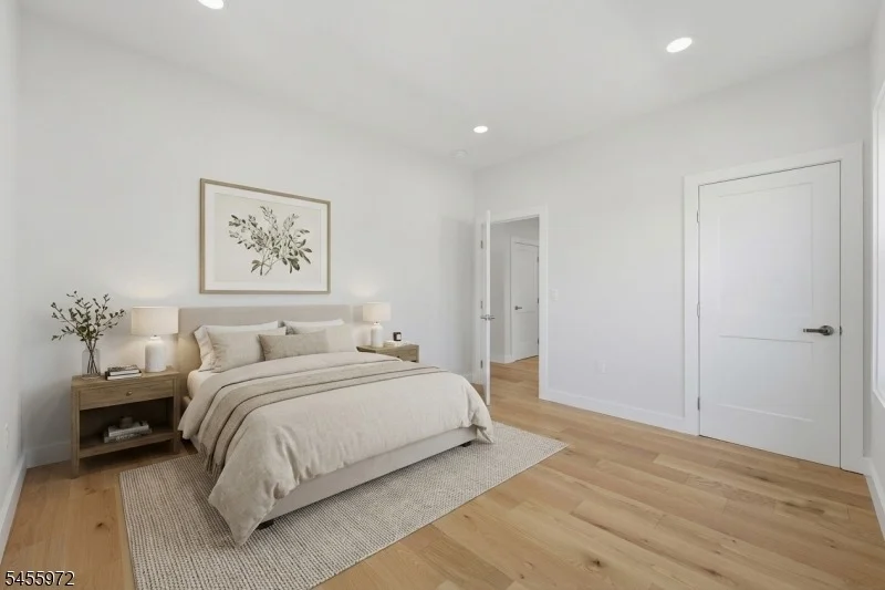 Photo of 588 Maple Ave