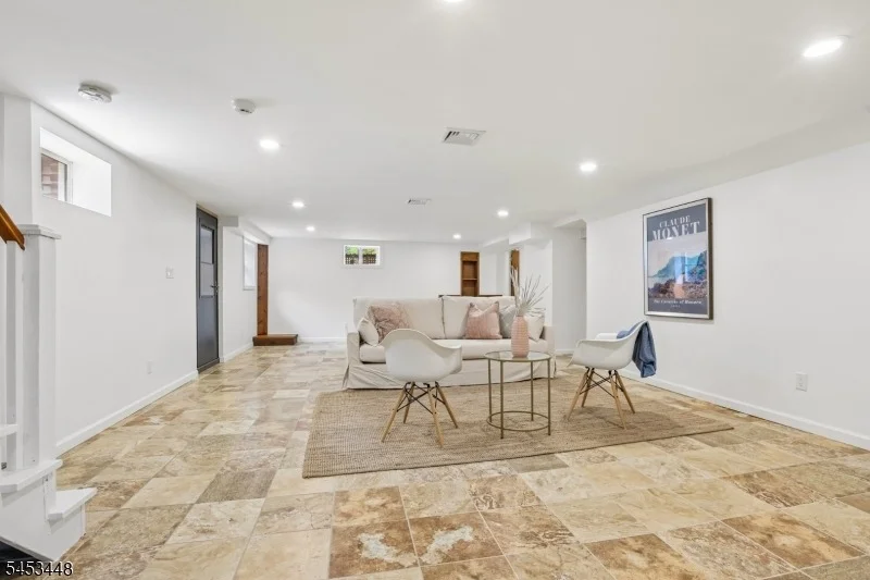 Photo of 650 Ridgewood Rd