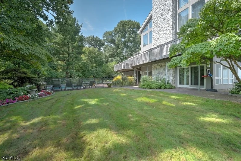 Photo of 52 Edgemont Rd