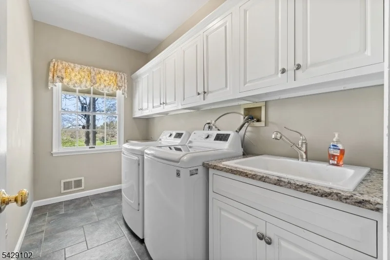 Photo of 16 Yorkshire Dr