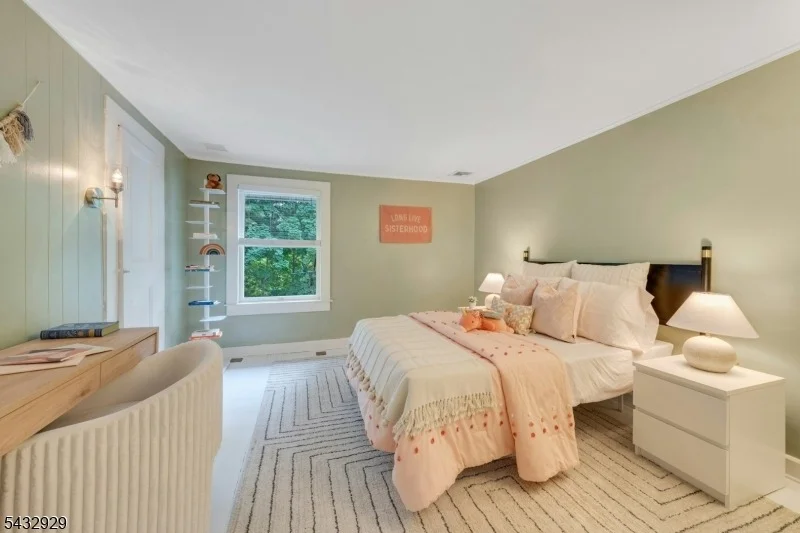 Photo of 42 Llewellyn Rd