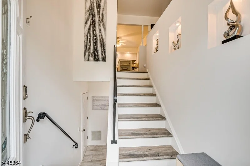 Photo of 737 W 8Th St
