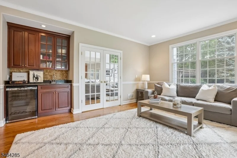 Photo of 5 Chesterfield Dr
