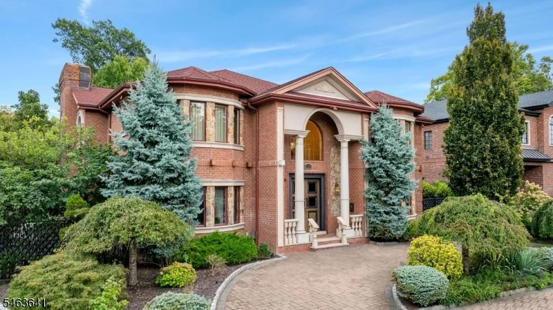 Photo of 1088 Dearborn Rd
