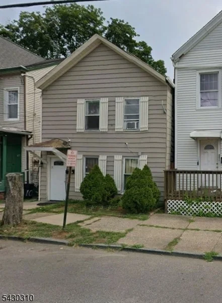 Photo of 8 Kossuth St
