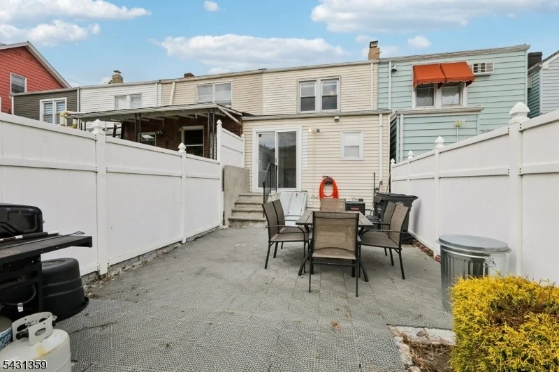 Photo of 63 Garrison St