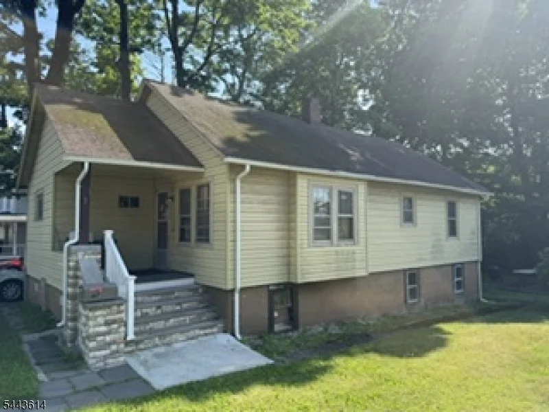 Photo of 367 Howard Blvd