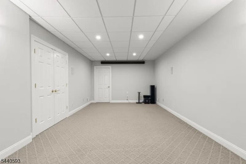 Photo of 33 Fox Run