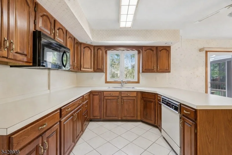 Photo of 28 Verkade Dr