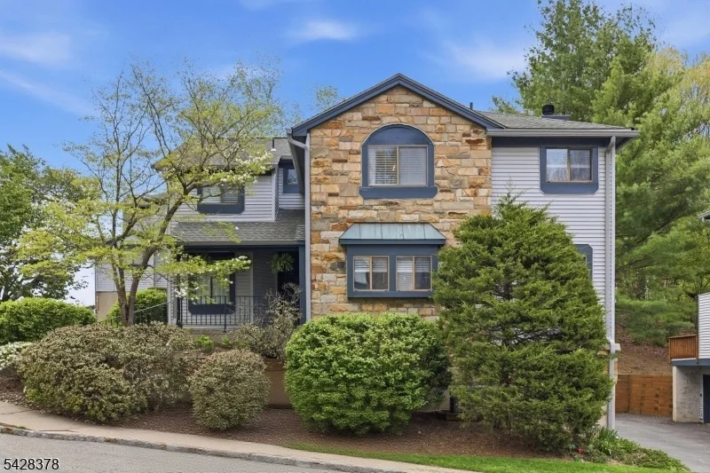 Photo of 54 Overlook Dr
