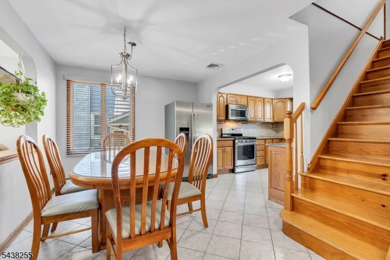 Photo of 465 Ellen St