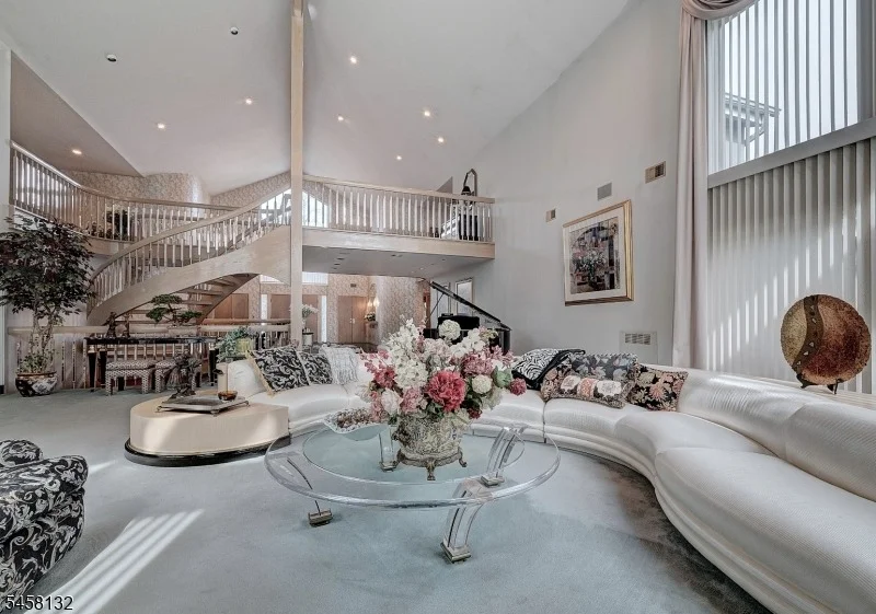 Photo of 52 Edgemont Rd
