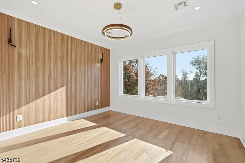 Photo of 6 Cliffside Dr