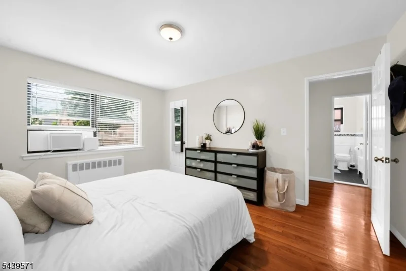 Photo of Unit 4E at 130 Orient Way