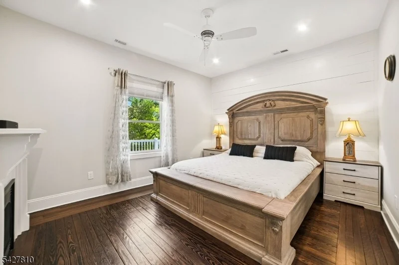 Photo of 77 Kent Place Blvd