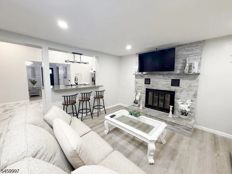 Photo of 160 River Rd