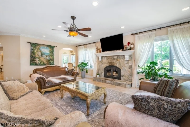 Photo of 16 Cheri Ln