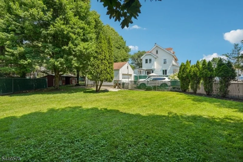 Photo of 2 Howard St