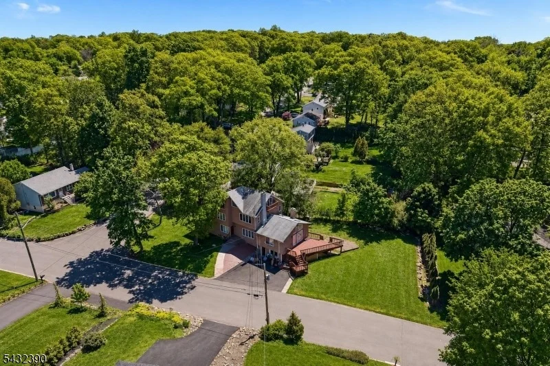Photo of 17 Hickory Dr