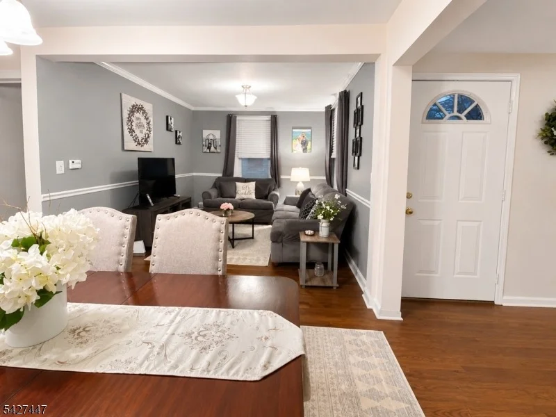 Photo of 74 8Th Ave