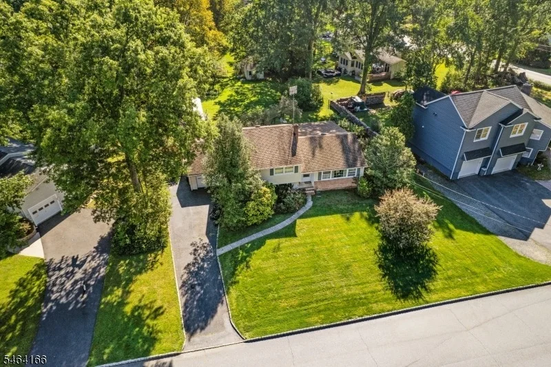 Photo of 4 Pierson Ln