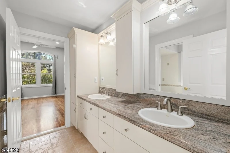 Photo of 33 Fox Run
