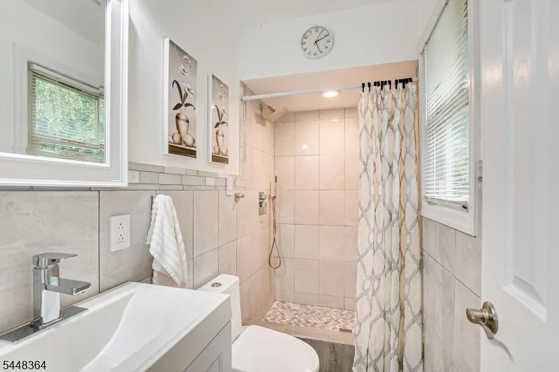 Photo of 737 W 8Th St