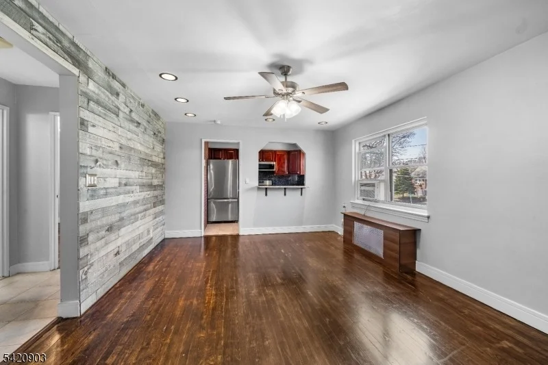 Photo of Unit 6 at 418 Esplanade