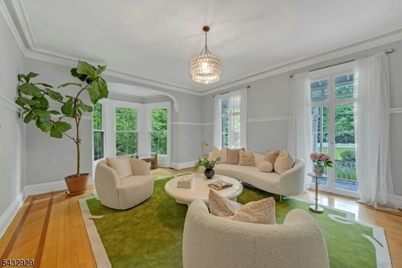 Photo of 42 Llewellyn Rd