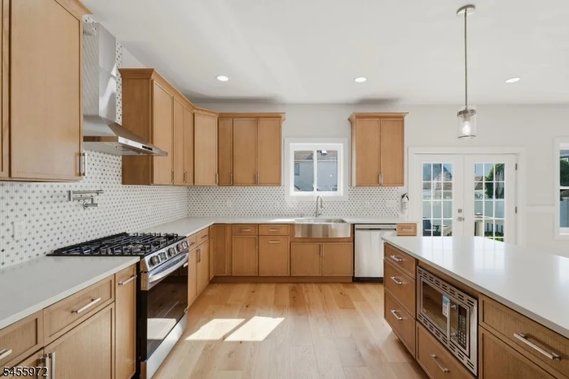 Photo of 588 Maple Ave