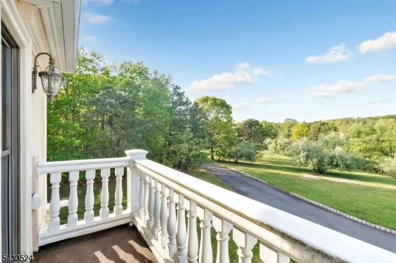 Photo of 37 Robbins Rd