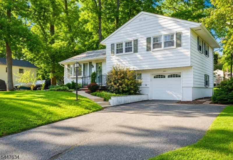 Photo of 15 Stonehill Rd