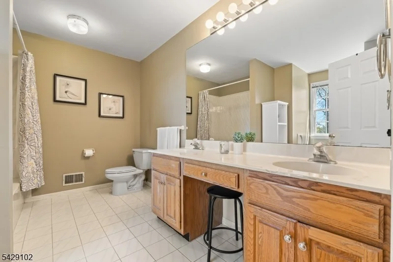 Photo of 16 Yorkshire Dr