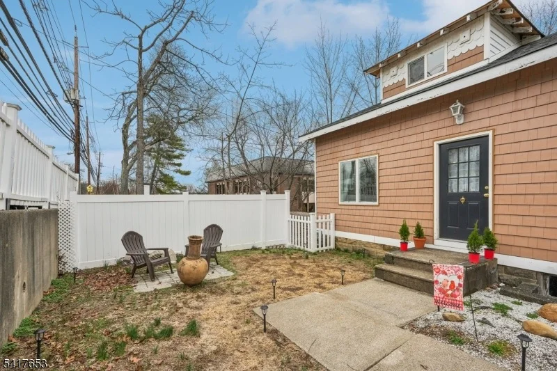 Photo of 1492 Alps Rd