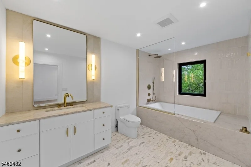 Photo of 809 West Shore Drive