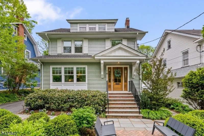 Photo of 16 Oakview Ave