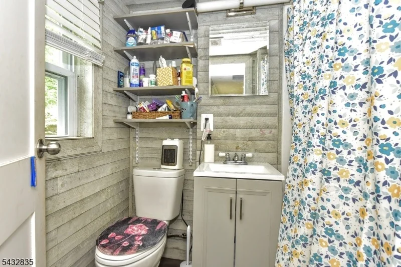 Photo of 42 Kanouse Rd