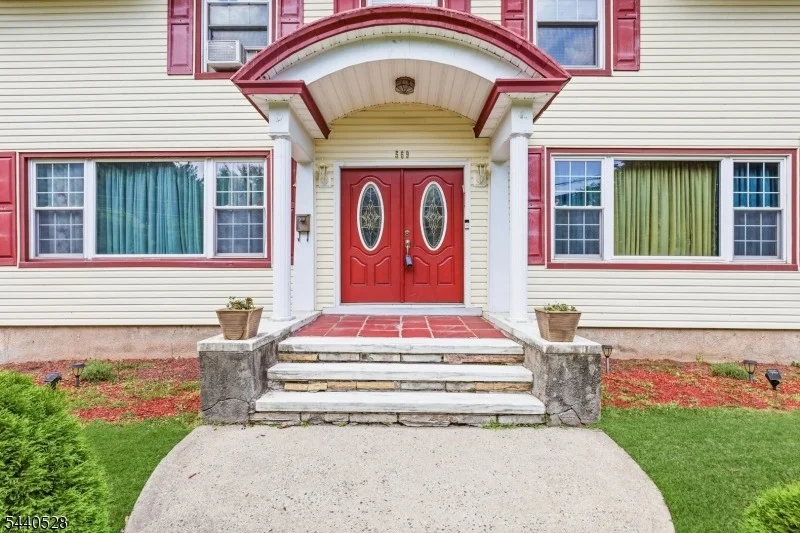 Photo of 569 Berkeley Ave