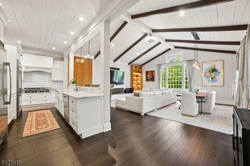 Photo of 77 Kent Place Blvd