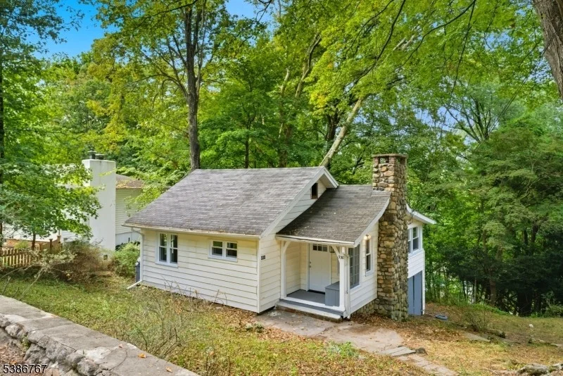 Photo of 330 Springbrook Trl