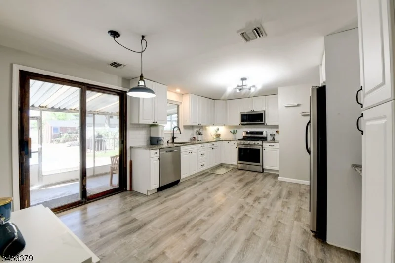 Photo of 2758 Larchmont Rd