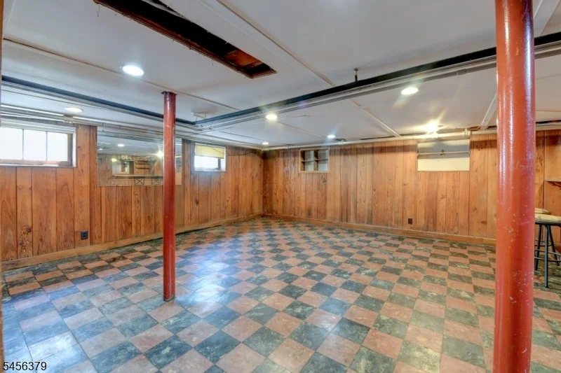 Photo of 2758 Larchmont Rd
