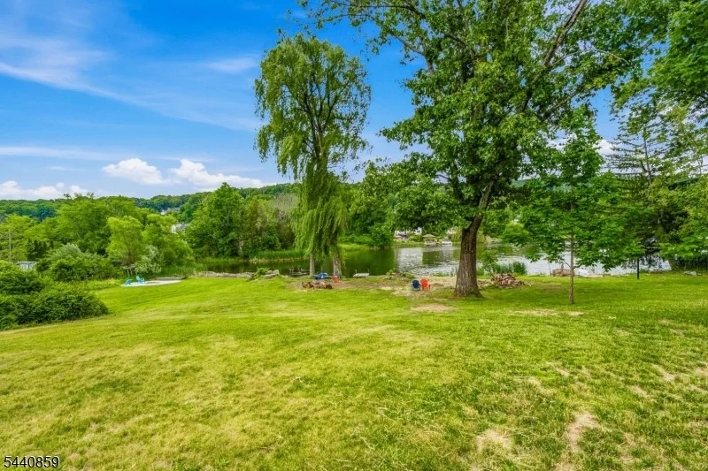 Photo of 194 Decker Pond Rd