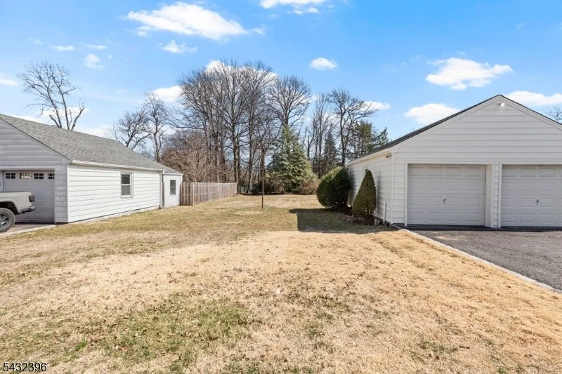 Photo of 663 Mountain Ave