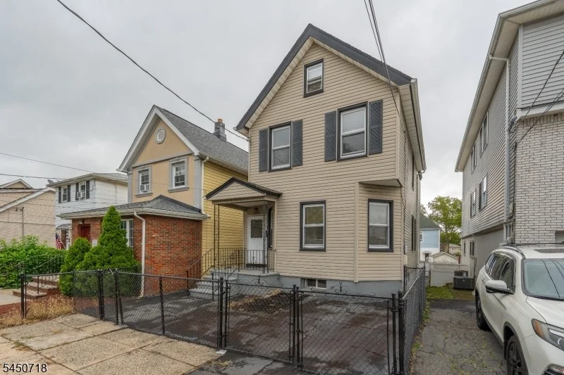 Photo of 352 Forest St